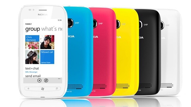 Das Lumia 710 verkauft Nokia in mehreren Farbkombinationen.