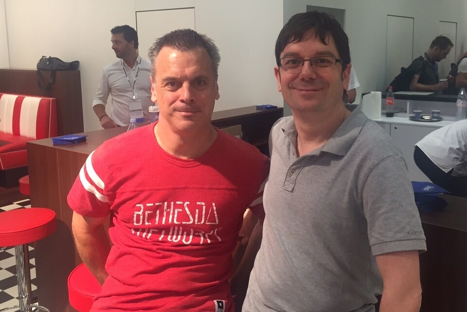 Pete Hines von Bethesda und GameStar-Chefredakteur Heiko Klinge trafen sich im Fallout-Diner auf der Gamescom zum Gespräch.