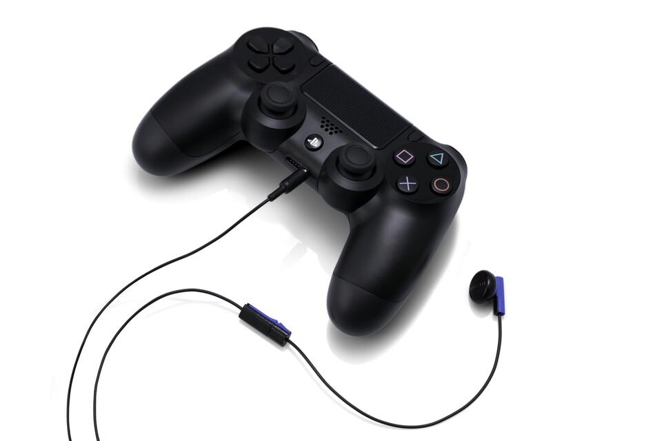 Mit der PlayStation 4 wird zwar ein Mono-Headset mitgeliefert, allerdings lassen sich auch alte PS3-Wireless-Headsets an der Next-Gen-Konsole betreiben.