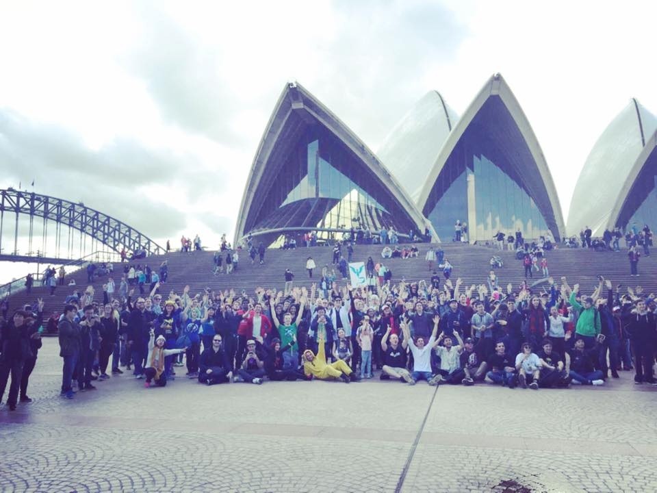 Es sollte ein kleines Meet-and-greet von Spielern des neu veröffentlichten Pokémon Go werden. Doch die offene Facebook-Veranstaltung zog in Sydney knapp 2.000 Menschen an. 