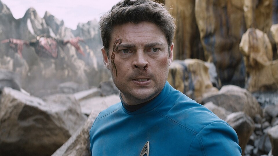Neue Bilder zu Star Trek Beyond kündigen zweiten Trailer an.