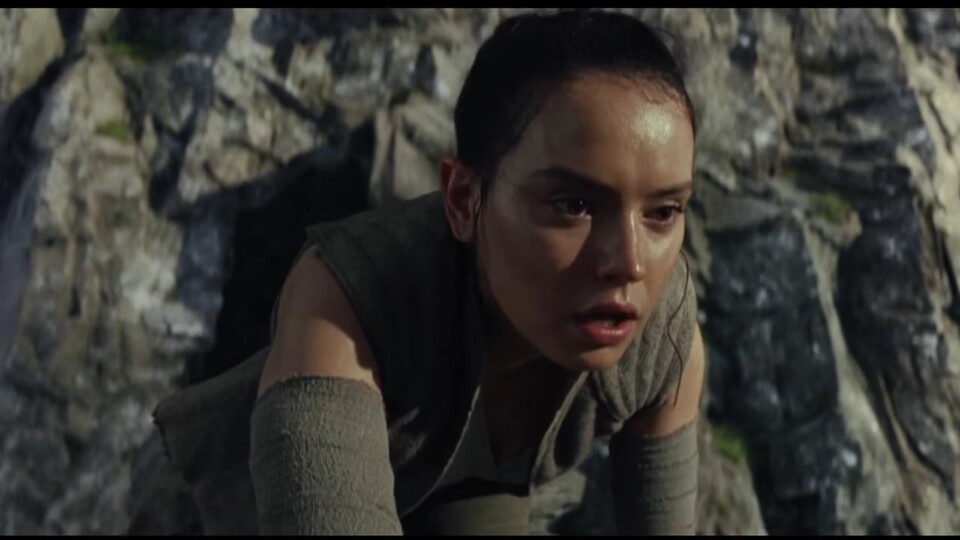 Rey entkommt aus einer unbekannten Höhle. 