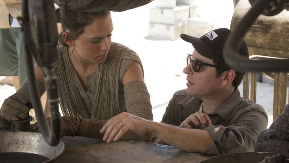 Für Star Wars: Episode 9 dreht Regisseur J.J. Abrams wieder gemeinsam mit Rey-Darstellerin Daisy Ridley.