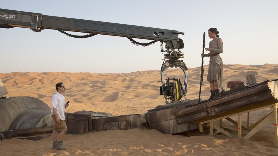 Regisseur J.J. Abrams bei den Dreharbeiten zu Star Wars: Episode 7.