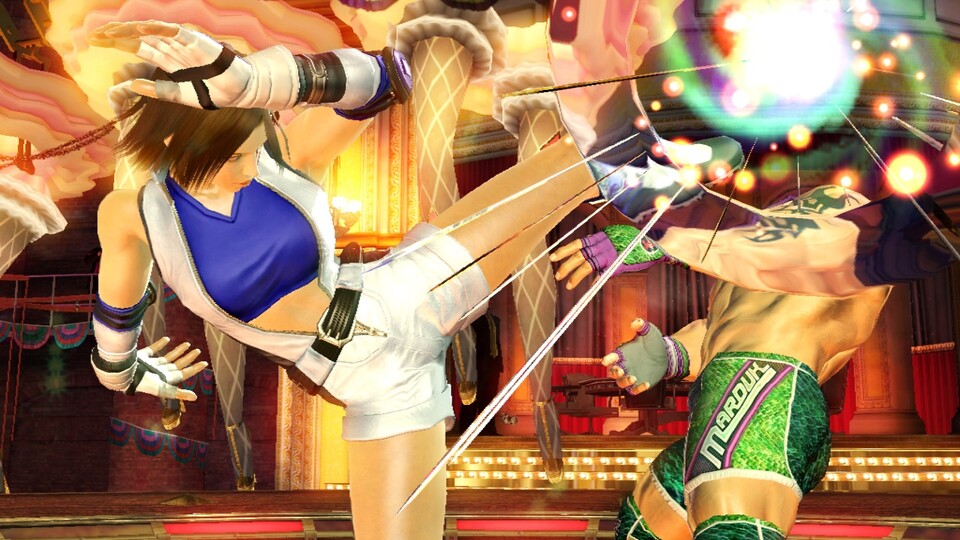 Was bei einem Tekken-Spiel auf keinen Fall fehlen darf, sind weibliche Reize und knallbunte Treffer-Effekte.
