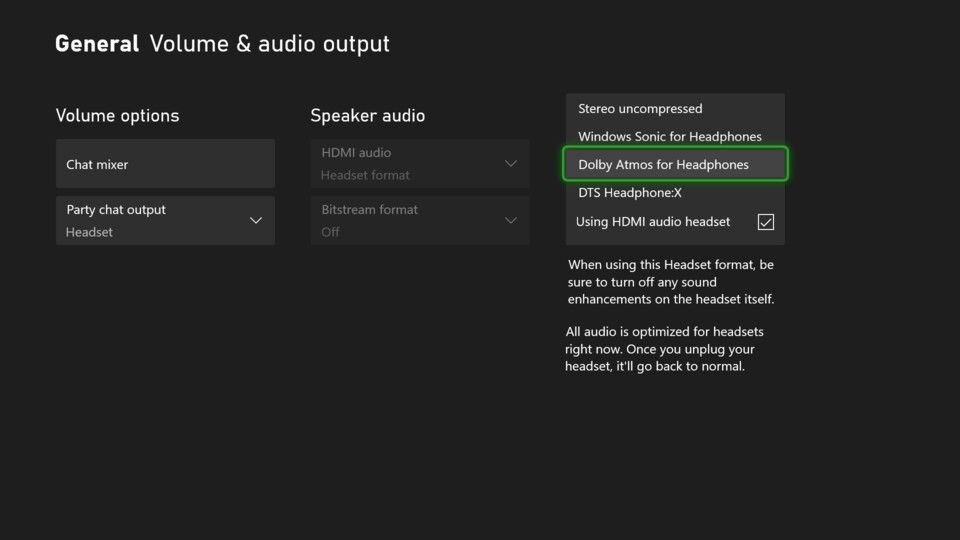 Die Xbox Series S lässt euch die Wahl zwischen einer Vielzahl an Tonformaten. Sogar mit Kopfhörern könnt ihr vielschichte Klangwelten erkunden.