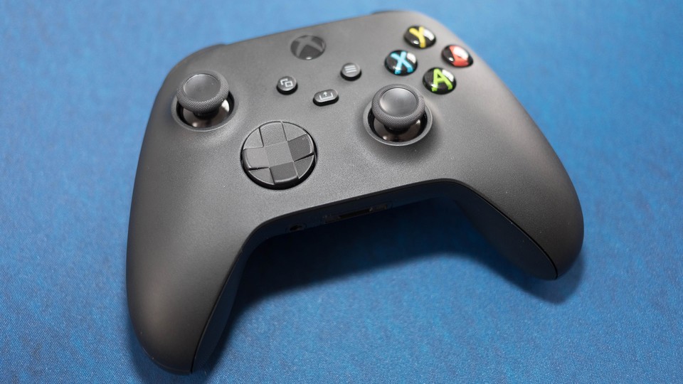Der Xbox Series X-Controller besitzt eine Share-Taste.