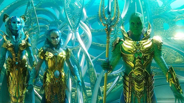 Aquaman Neue Bilder Zeigen Einen Drachen Statt Eines Seepferdchens