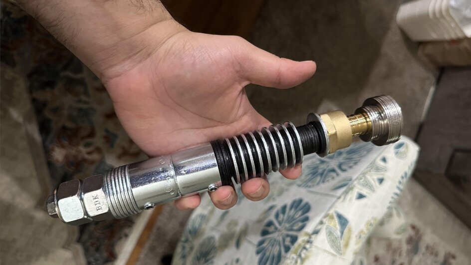 Teaserbild für Star Wars-Fans bauen reihenweise ihre eigenen Lichtschwertgriffe – Selbst mit zwei linken Händen und nur 40 Euro könnt ihr mitmachen