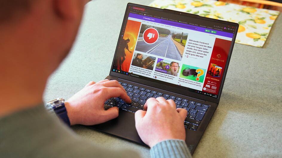 Teaserbild für Ein Jahrzehnt ohne Laptop: Meine Erfahrung mit dem Lenovo Yoga Slim 7x als überzeugter Desktop-User