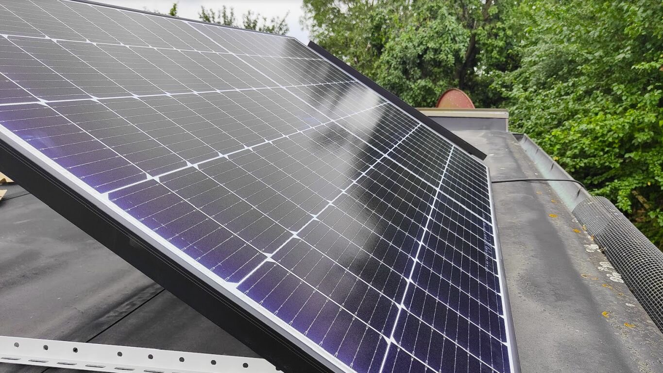 Fotovoltaik: Wann sich Strom vom Dach oder Balkon lohnt