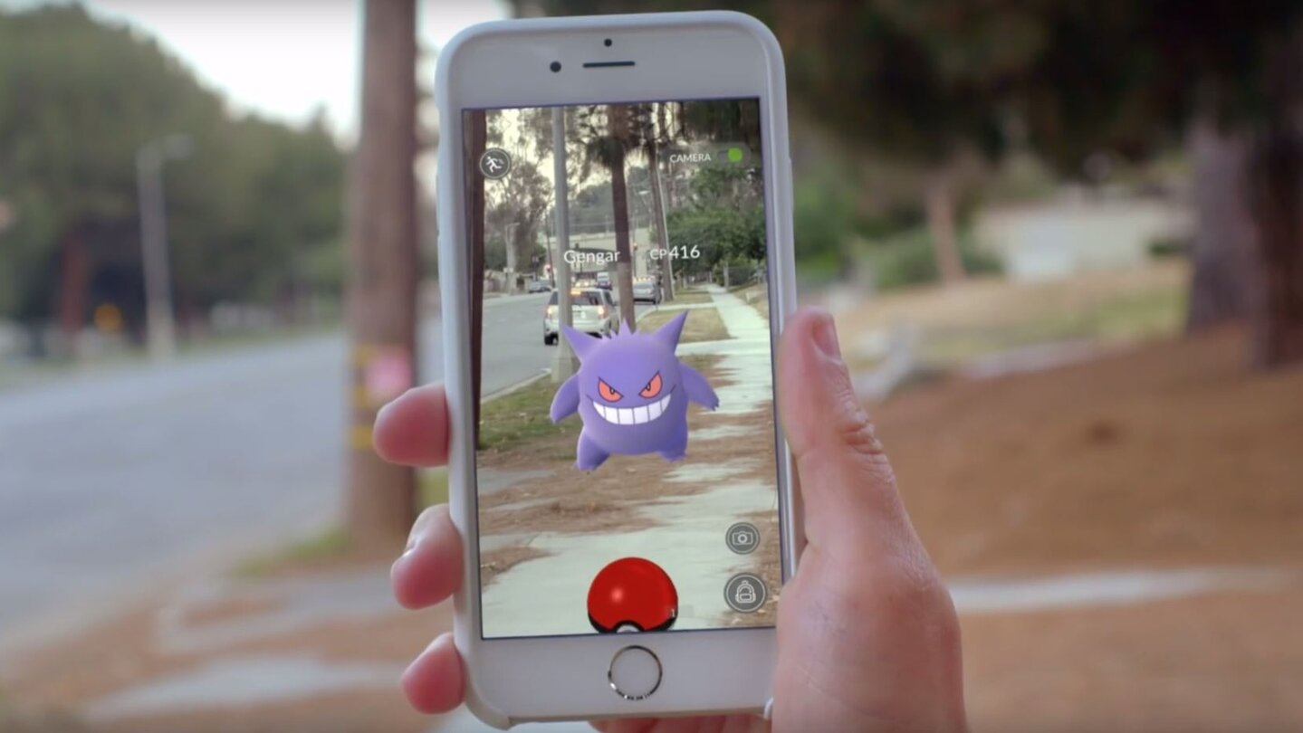 Pokémon Go - Spieler sucht Pokémon, findet Pärchen beim Sex