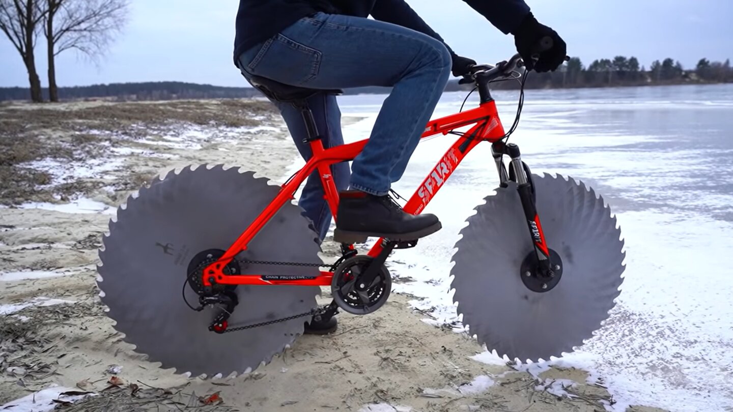 Säge durchs Eis: Diesem irren Fahrrad wollt ihr nicht im Wege stehen