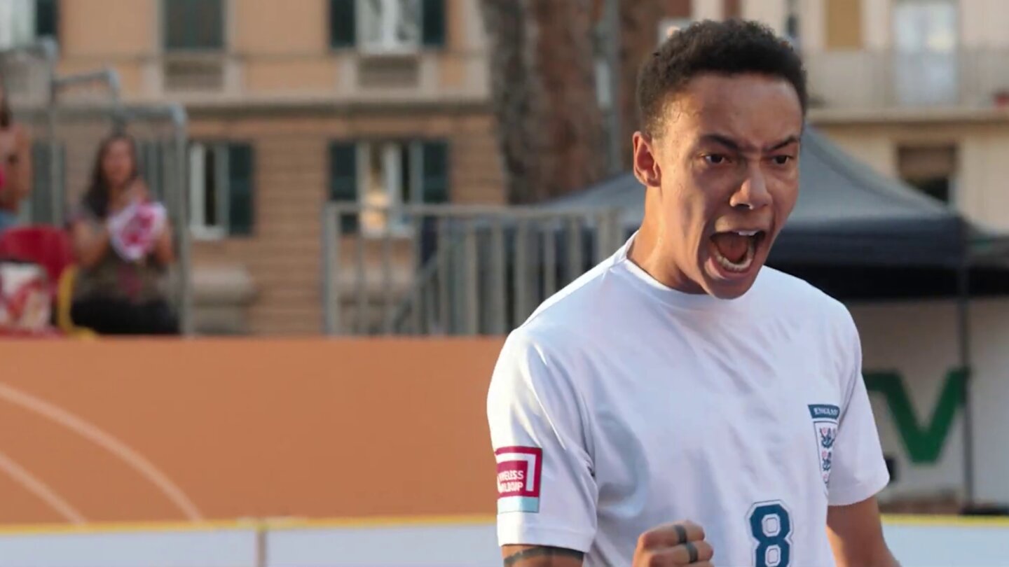 The Beautiful Game: Der neue Netflix-Film ist eine Liebeserklärung an ...