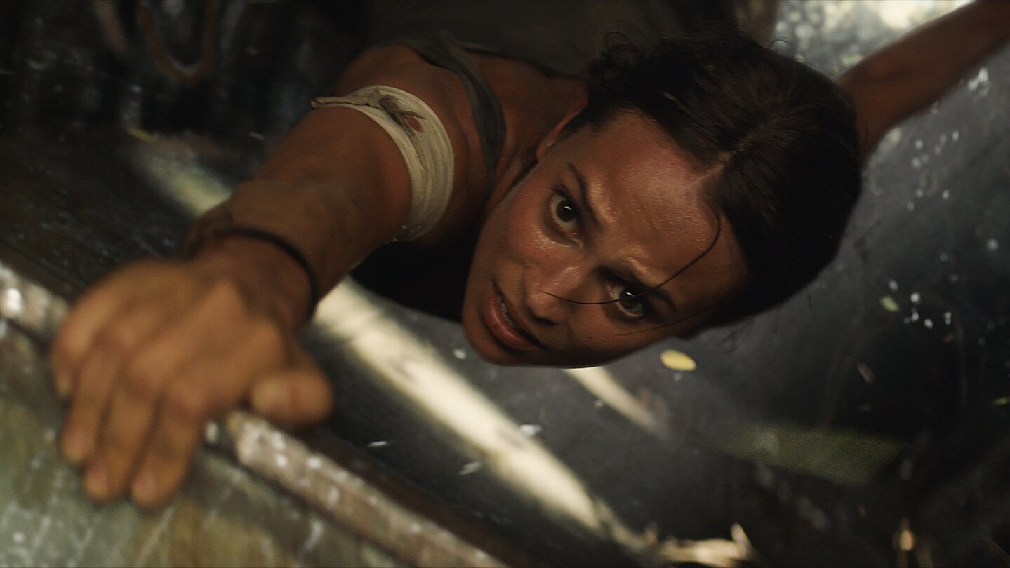 Tomb Raider - 4-Minuten-Ausschnitt mit Alicia Vikander und dem Flugzeugwrack