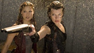 Resident Evil 6: The Final Chapter - Kinostart: 2016Normalerweise können sich Zombie-Fans alle zwei Jahre auf einen neuen Resident-Evil-Film freuen, doch der nächste Kinostreifen lässt diesmal etwas länger auf sich warten, weil Milla Jovovichs Schwangerschaft dazwischen grätschte. Der Titel macht deutlich, dass Milla ein letztes Mal auf Mutantenjagd geht. Die Regie übernimmt einmal mehr Paul W. S. Anderson, der neben dem Original auch die Serienteile Afterlife und Retribution auf die Leinwand brachte.