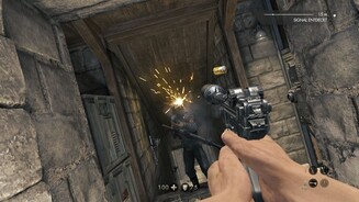 Wolfenstein: The Old BloodWie im Hauptspiel können wir um Ecken spähen, um nicht so leicht entdeckt zu werden. Praktisch, um mal eben nach dem Rechten zu sehen oder flott eine Wache auszuschalten.