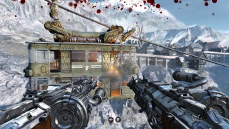 Wolfenstein: The Old BloodMit zwei Schrotflinten perforieren wir eine Seilbahn - und die Insassen gleich mit.