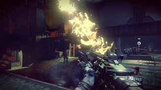 Call of Duty: Black Ops 3Wer die Augen offen hält, hat es leichter. Ein Schuss auf den Feuerkübel und schon sparen wir uns weitere Kugeln.
