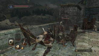 Dark Souls 2 - PC-VersionJetzt ist Timing gefragt: Hat uns der Gegner noch nicht entdeckt, können wir ihm in den Rücken fallen und verheerenden Schaden anrichten.