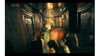 The Chronicles of Riddick: Assault on Dark AthenaDas erste Riddick-Spiel Escape from Butcher Bay ist in einer grafisch aufgepeppten Version in Assault on Dark Athena enthalten.