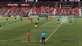 FIFA 12Eckball von Franck Ribéry. Die Pixelzuschauer im Hintergrund sind der große grafische Schwachpunkt von Fifa 12.