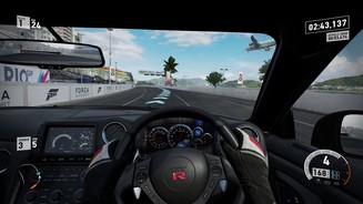 Forza Motorsport 7Jedes der 700 Autos bietet eine komplett eigene Cockpit-Ansicht.