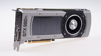 Neben weniger VRAM (6,0 GByte statt 12,0 GByte) verfügt die 980 Ti außerdem über weniger Shader- (2.816 statt 3.072) und Textureinheiten (176 statt 192).