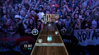 Guitar Hero LiveEtwas übertrieben, aber witzig: Das Publikum zeigt sofort, was es von der Leistung des Gitarristen hält – in wenigen Sekunden kann die Stimmung komplett kippen.