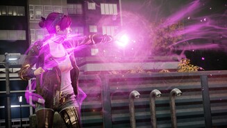 Infamous: First LightWenn Fetch ihre Singularitätskraft benutzt, werden Gegner und Fahrzeuge in ein schwarzes Loch gezogen.