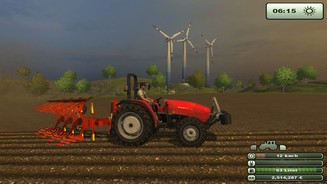 Landwirtschafts-Simulator 2013Die Windkrafträder im Hintergrund können wir frei in der Spielweltplatzieren.