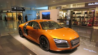 Die Business-Class hätte vermutlich so ausgesehen. Orange ist aber ohnehin nicht meine Farbe und ein Audi hat am Flughafen München erst recht nichts zu suchen.
