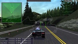 Need for Speed 3: Hot Pursuit - 1998Neben den für die Serie üblichen technischen Verbesserungen, brachte Need for Speed 3: Hot Pursuit ein Jahr später die Polizei wieder ins Spiel. Außerdem wurde die Anzahl der fahrbaren Untersätze auf 21 Autos deutlich erhöht. Allerdings waren nicht alle Flitzer in der PC-Version enthalten. So gab es auch Sondereditionen für die Handelskette Wal-Mart, für Australien und für die PlayStation, die unterschiedliche Wagen enthielten. Neben acht Standardrennstrecken gab es auch noch einen versteckten Bonuskurs zu entdecken.Im namensgebenden Hot Pursuit-Modus gab es dann zum ersten Mal im großen Stil die Verfolgungsjagden zwischen Polizei und Rasern. Die Spieler konnten sich nun erstmals in der Serie auch auf die Seite des Gesetzes schlagen, um beispielsweise im Multiplayer Jagd auf die Mitspieler zu machen. Dazu standen dann Hilfsmittel wie Straßensperren oder Nagelbänder zur Verfügung.