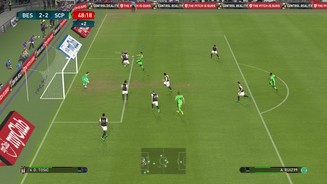 Pro Evolution Soccer 2017 (PC)Das Spiel über die Außenpositionen funktioniert gut, Kopfbälle sind aber durchaus knifflig – zumindest, wenn der Abnehmer in der Mitte nicht Cristiano Ronaldo heißt.