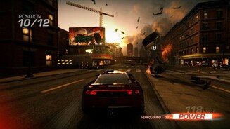 Ridge Racer UnboundedRumms: der Kollege rechts hats hinter sich. Ridge Racer Unbounded erinnert stark an die Burnout-Serie