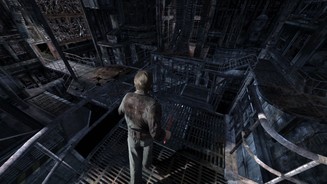 Silent Hill: DownpourIn der Anderswelt werden wir häufig durch irreale Welten gehetzt. [PS3]