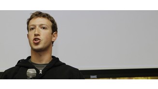 The Social Network... und so sieht der echte Mark Zuckerberg aus.