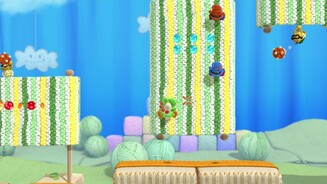 Yoshis Woolly WorldDen Webteppich erklimmt Yoshi ohne Probleme - genug Maschen zum Festhalten sind ja da.