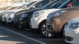 Das sind die meistverkauften Autos in Deutschland: Auf den ersten drei Plätzen steht nur ein Hersteller