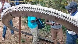 Ein gewaltiger Metallring ist vom Himmel gefallen. Die Weltraumbehörde vor Ort bestätigte, was viele vermuteten