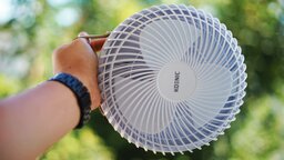 Nicht mehr ohne: Warum dieser kleine Ventilator einer meiner besten Käufe für den Sommer war