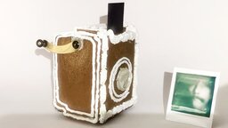 Fotograf baut eine funktionierende Kamera aus Lebkuchen und Zucker