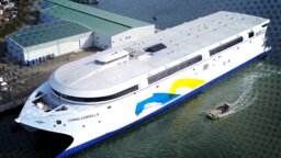 130 Meter lang, 2.100 Passagiere und eine Batterie wie 500 Luxus-Elektroautos: Das ist das weltgrößte Schiff mit E-Antrieb