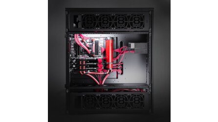 Komplettrechner Hypercube, Polaris und Supernova - Extrem-Rechner von Profi-Übertakter Ian »8 Pack« Parry