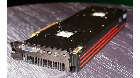 AMD Radeon HD 6990 - Fotos einer Referenzkarte