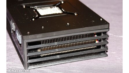 AMD Radeon HD 6990 - Fotos einer Referenzkarte