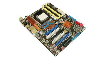 Asus M4A79 Deluxe - Luxuriös ausgestattete Phenom-Platine