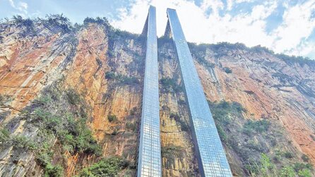 In China haben sie einen 288 Meter langen Aufzug gebaut. Das Ziel war klar: Den Schulweg von Kindern von 3 Stunden auf 15 Minuten verkürzen