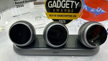 Die Basisstation: lädt bis zu drei Kugeln parallel und jede kann per Magnetverbindung ein Smartphone kabellos versorgen.