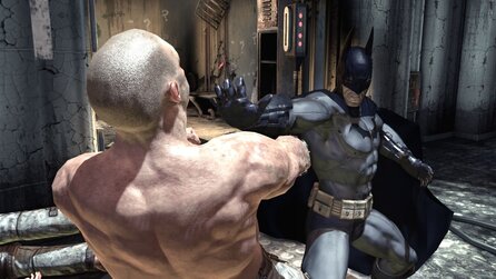 Batman: Arkham Asylum - Screenshots: Batman prügelt Arkham-Insassen